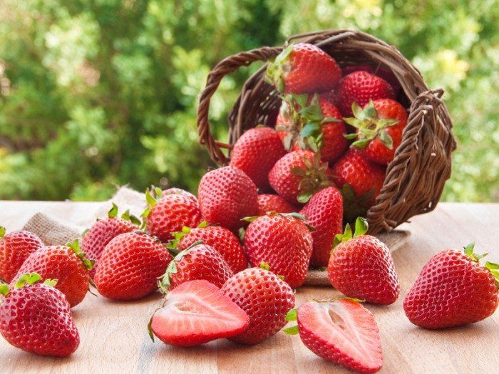 Manfaat buah strawberry adalah