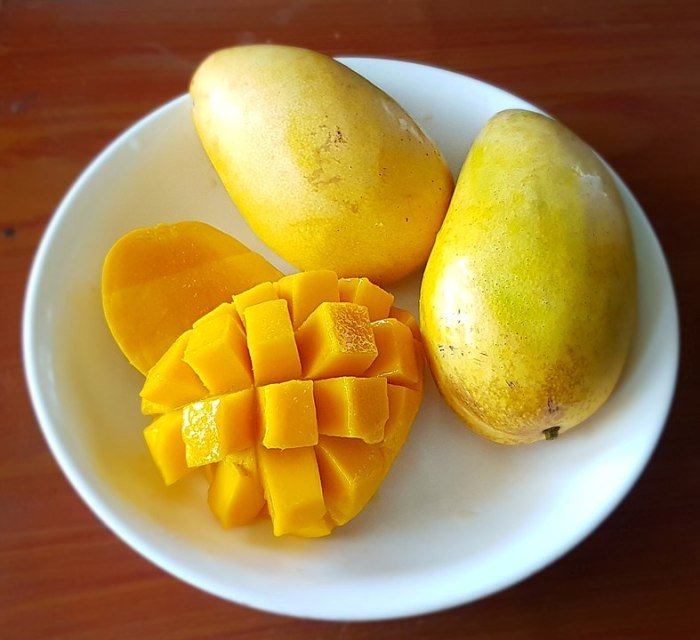 Mangoes eat healthy