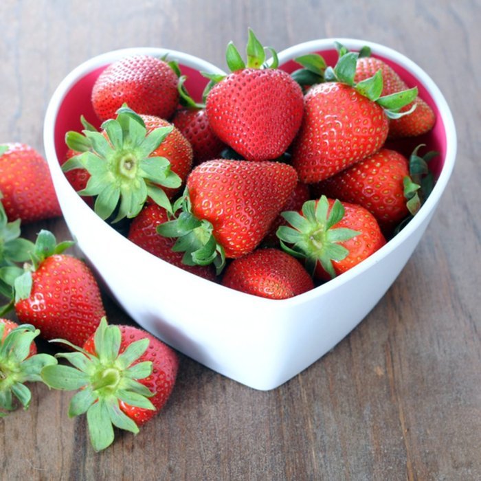 Benefits strawberry health defects birth tweet